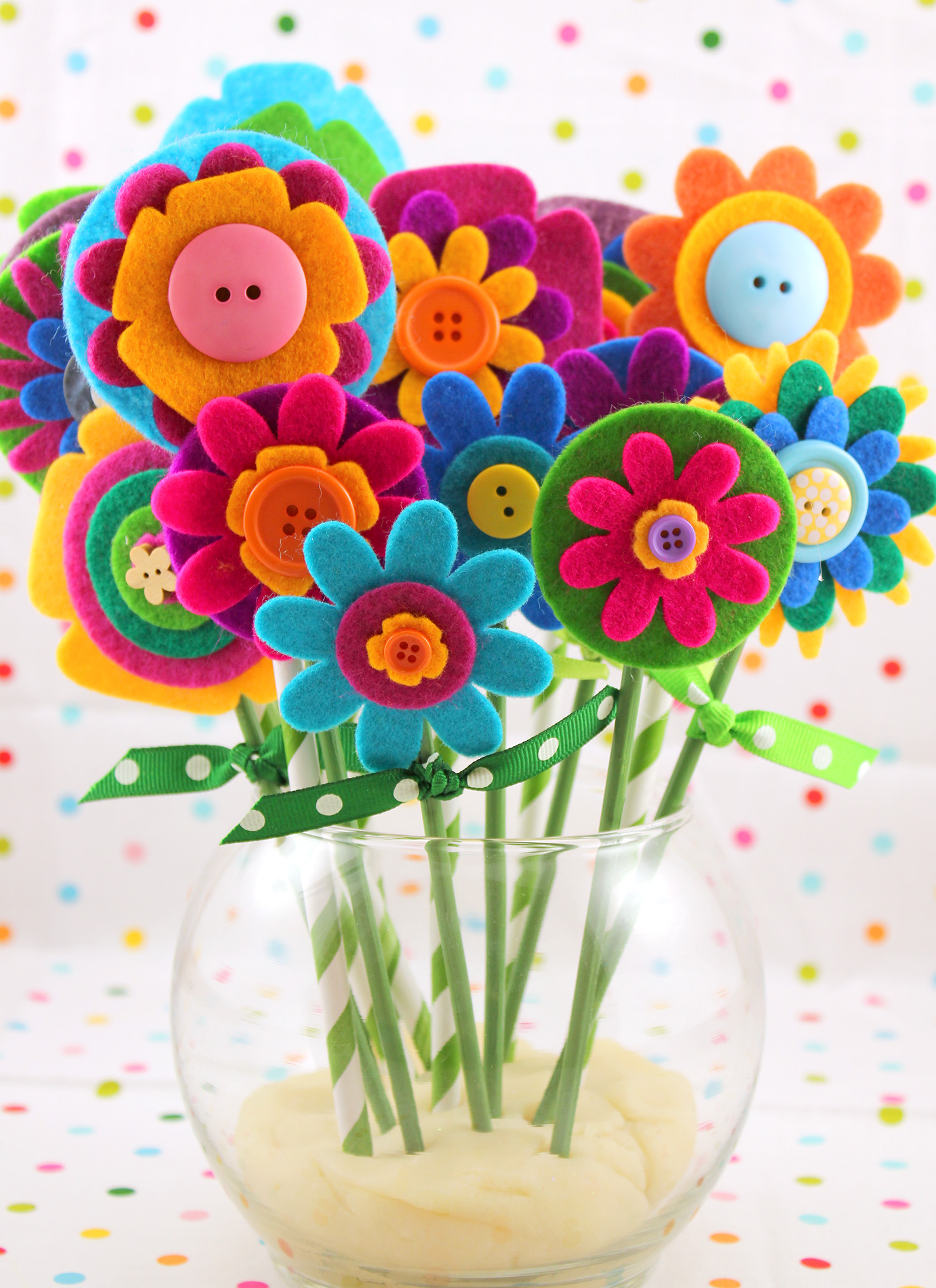 Quick & Easy Mother's Day Gift: Felt Flowers - Happiness is Homemade