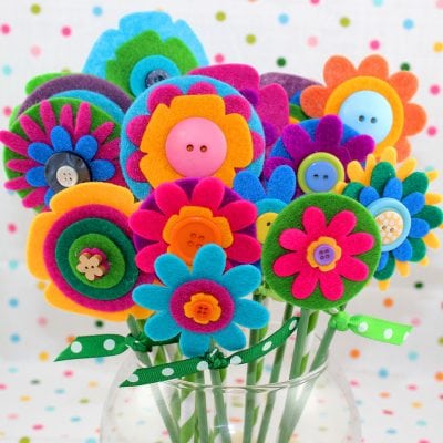 Easy DIY Felt Flowers - Happiness is Homemade