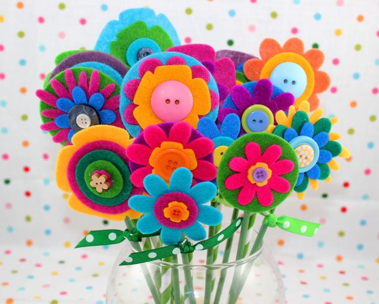 Easy DIY Felt Flowers - Happiness is Homemade