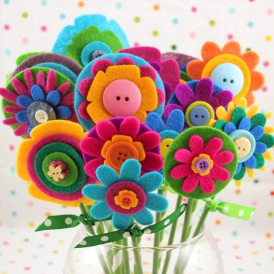 Easy DIY Felt Flowers - Happiness is Homemade