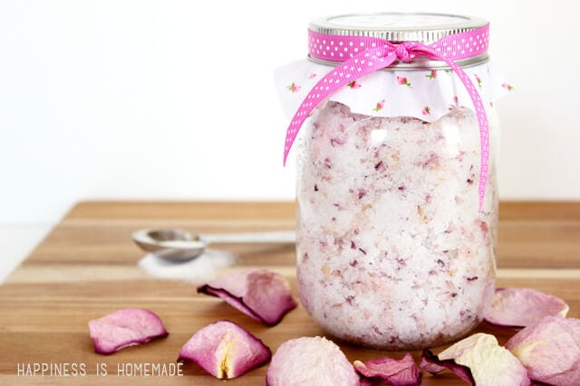 https://www.happinessishomemade.net/wp-content/uploads/2014/08/Sugar-Scrub-Made-with-Dried-Rose-Petals.jpg