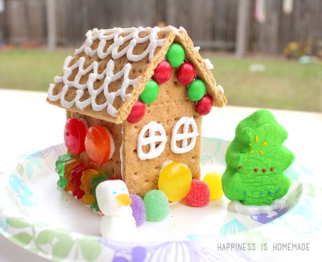 How to Make Graham Cracker Gingerbread Houses - Happiness is Homemade