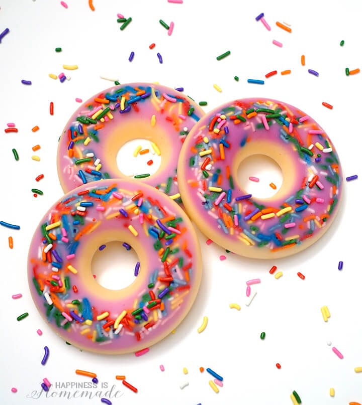 https://www.happinessishomemade.net/wp-content/uploads/2016/03/Quick-and-Easy-Donut-Soap-in-10-Minutes.jpg