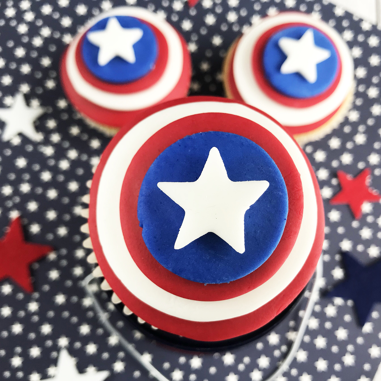 Captain America Superhero Cupcakes · The Inspiration Edit