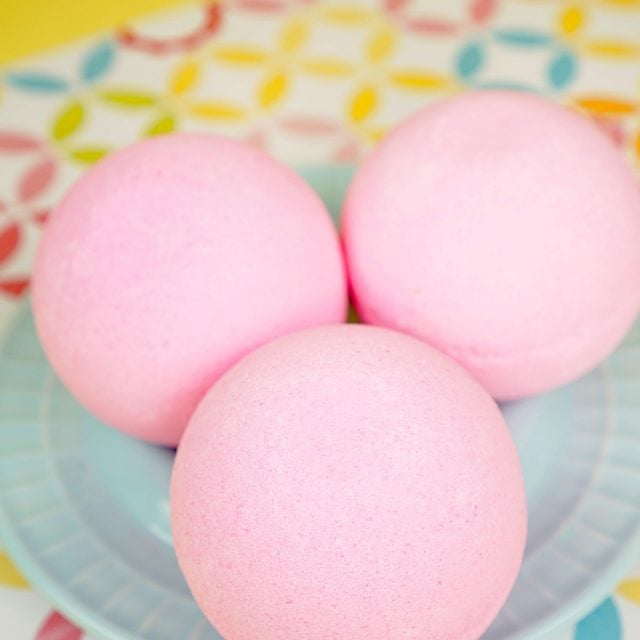 How to Make Bath Bombs - Happiness is Homemade