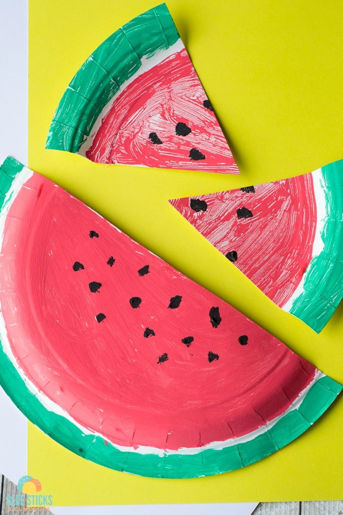https://www.happinessishomemade.net/wp-content/uploads/2020/06/watermelon-paper-plate-craft.jpg