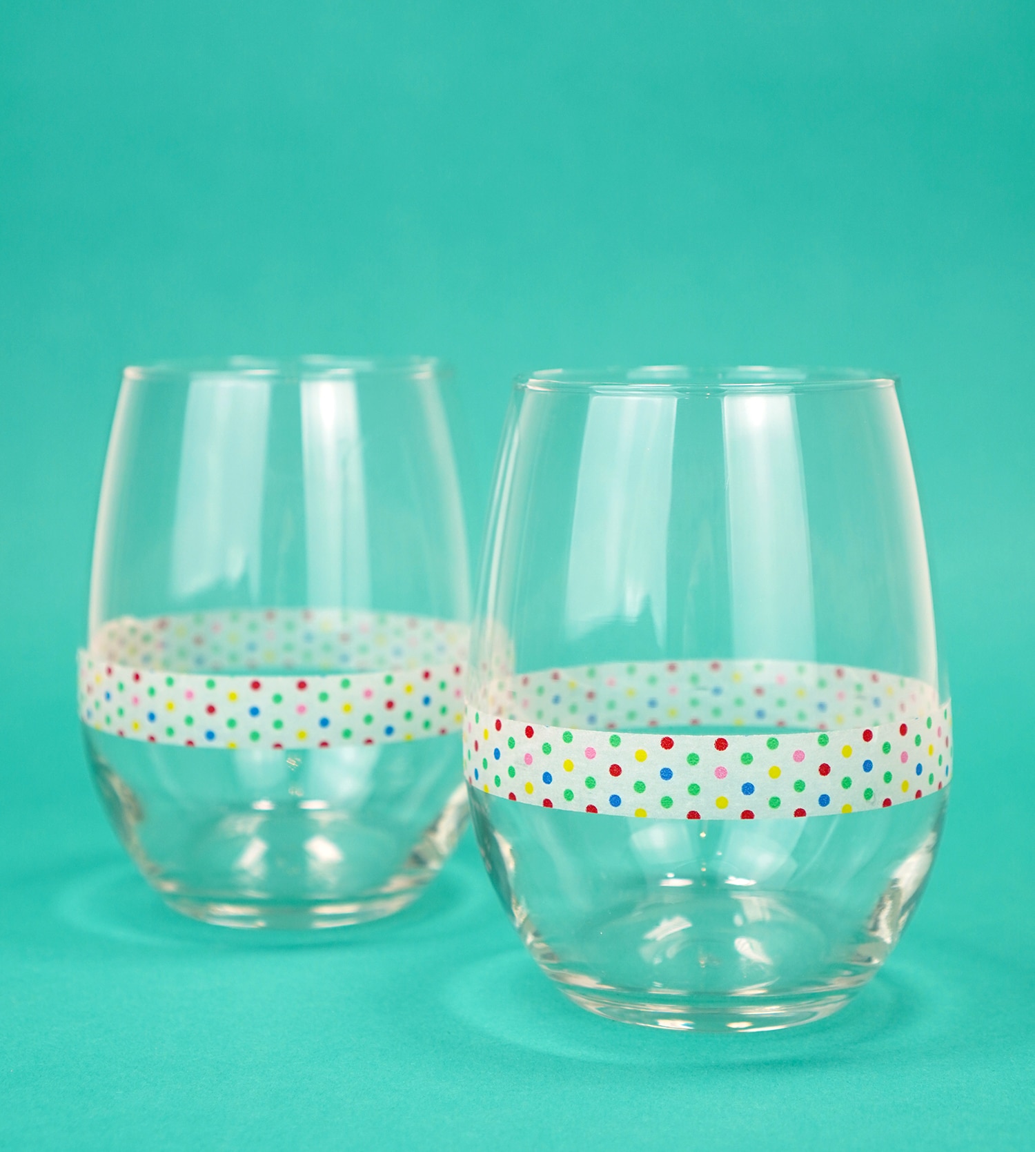 DIY Glitter Wine Glass {Easy Craft Tutorial}