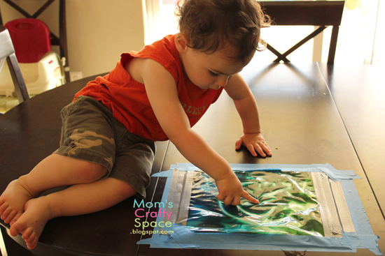 No-Mess Finger Painting for Kids - AppleGreen Cottage